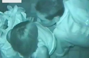 XXX Pria itu menguliti dua pelacur cerita dewasa dan panas Natalie dan pacarnya