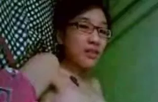 XXX Blonde mengalami orgasme kisah panas istri dari dildo