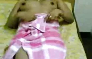XXX Berry muda menggoda seorang kumpulan cerita terpanas pria dengan tubuhnya