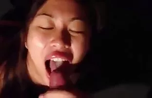 XXX Pelacur penuh nafsu menggoda seorang pria muda dengan cerpen panas dewasa pesonanya dan dia menidurinya