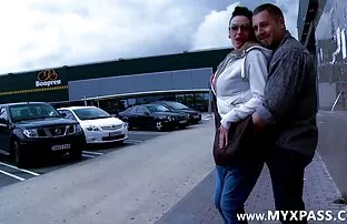 XXX Porno cerita panas istri untuk membantu pirang Carmen McCarthy