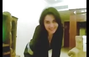XXX Moloduha kisah nyata cerita panas berpose di tangga