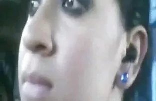 XXX Tinka yang cerita panas 17 lucu memberikan dirinya kepada orang asing yang tidak dikenal