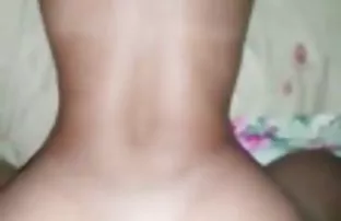 XXX Danae berjalan telanjang di cerita panas anal sex sebuah peternakan yang ditinggalkan